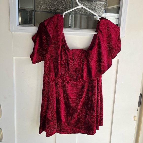 KNOX ROSE crushed red velvet off the shoulder ruffle accent top - Picture 5 of 6